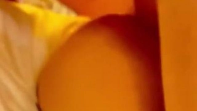 gọi hẳn 2 em gái gọi lồn ngon chơi cho đã