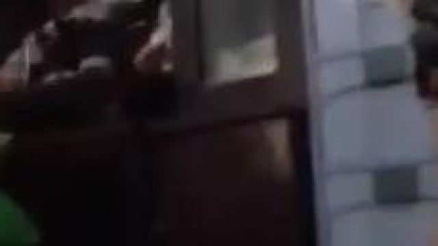 Quay lén e ny thay đồ