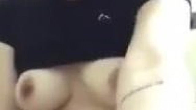 Em sinh viên thủ dâm khoe hàng