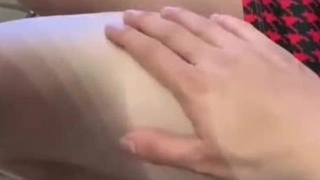 Đi cà phê với em thì em nứng đòi vào nhà nghỉ