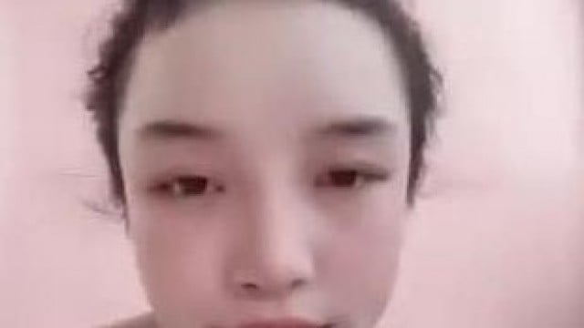 Gái xinh thủ dâm