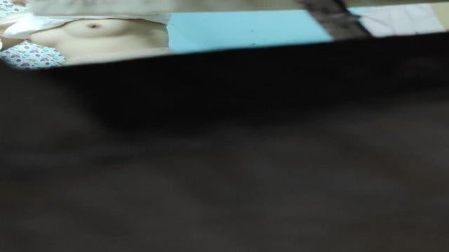 Quay len em hàng xóm tắm da trắng trẻo ngực mới lớn.