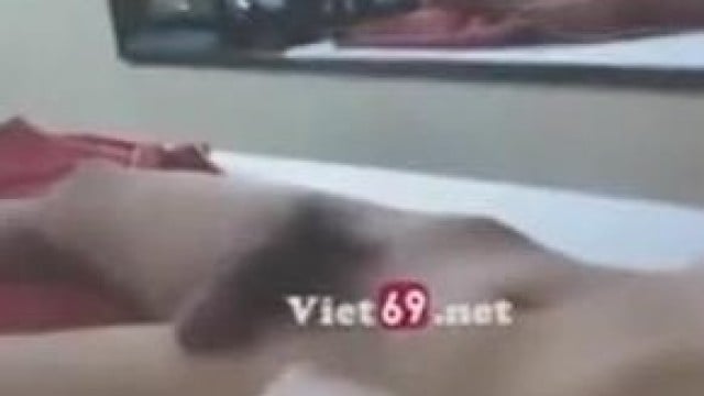 Phi công trẻ chịch hai chị dâm