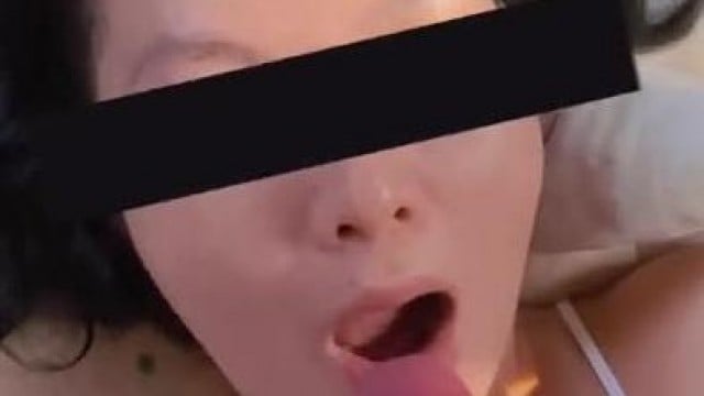 Em ăn kem ngon lắm nè!