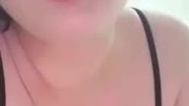 Con dâu quay phim thủ dâm rồi gọi tên bố chồng .