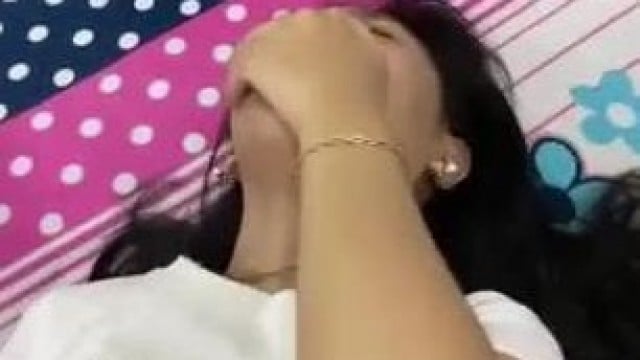 Em gái nằm võng , ăn quán ốc hot trên mạng #3