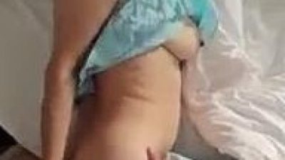 Hai con rồi mà vẫn thèm địt cu lạ .