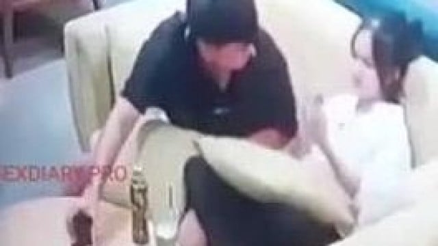 Học sinh bú buồi trong quán cà phê