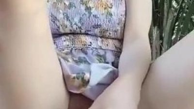 thủ dâm ở bãi cọ cho nó mát mẻ
