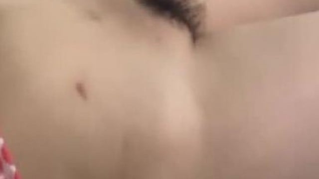 Vợ khởi động xong rồi cỡi ngựa