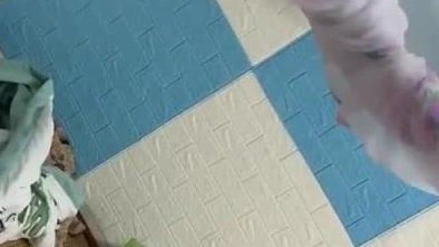 quay lén e gái phòng trọ kế bên nứng lồn