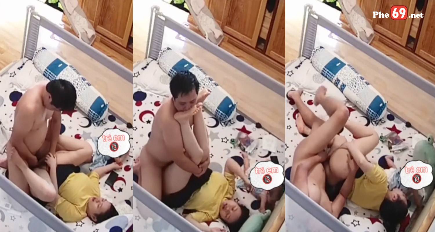 Hack Camera Hai vợ chồng trẻ vợ mới sinh xong vẫn đè ra địt