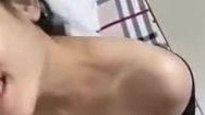 Chưa kịp cởi đồ !
