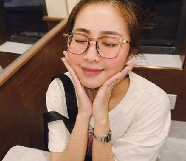 Ảnh 1 của Cởi áo chịch em khi em đang nghe điện thoại