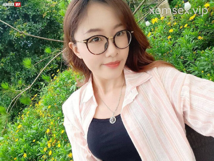 Ảnh 1 của Địt em đeo kính khẩu dâm Em sướng anh ơi em ra mất