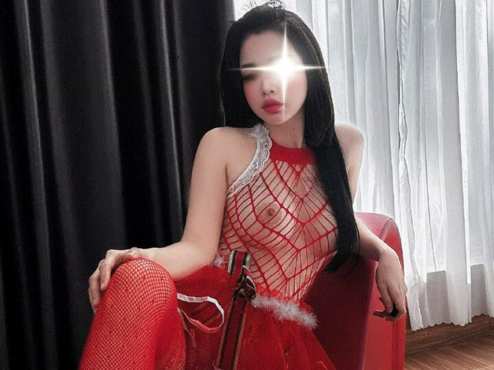 Ảnh 2 của Siêu phẩm vclustful1999 doggy em trong bộ đồ lọt khe đỏ